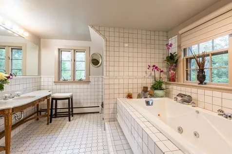 28 Pleasant Street Woodstock VT 05091