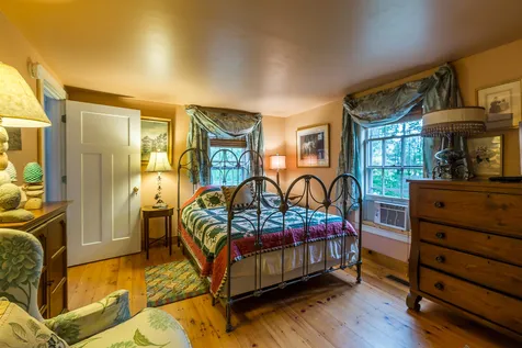 28 Pleasant Street Woodstock VT 05091