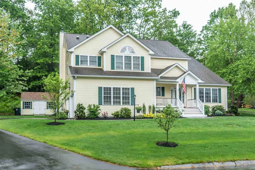 7 Rainbow Drive Nashua NH 03062