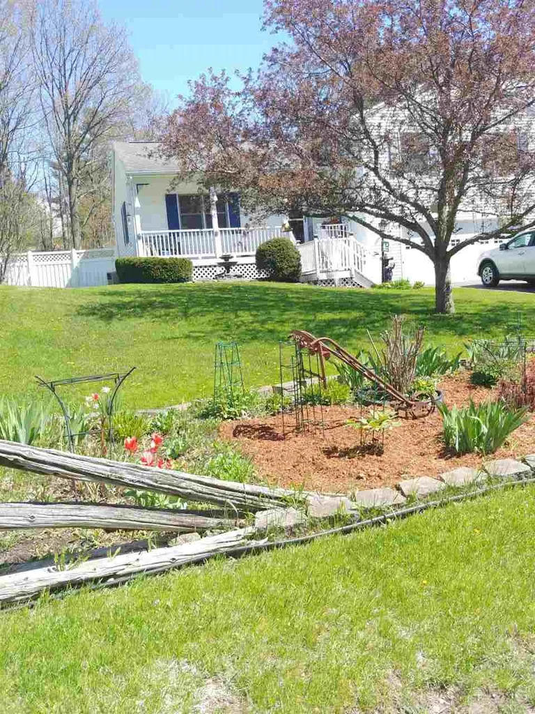 18 Pinegrove Terrace Winooski VT 05404