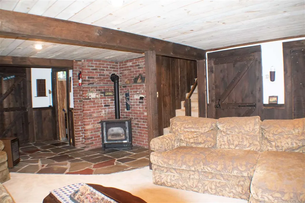 73 Harris Road Nashua NH 03062