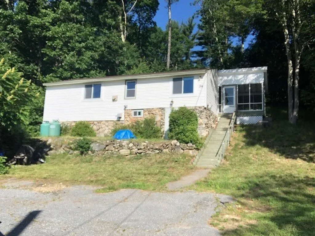 34 Cobbetts Pond Road Windham NH 03087