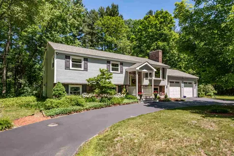31 Balcom Road Pelham NH 03076
