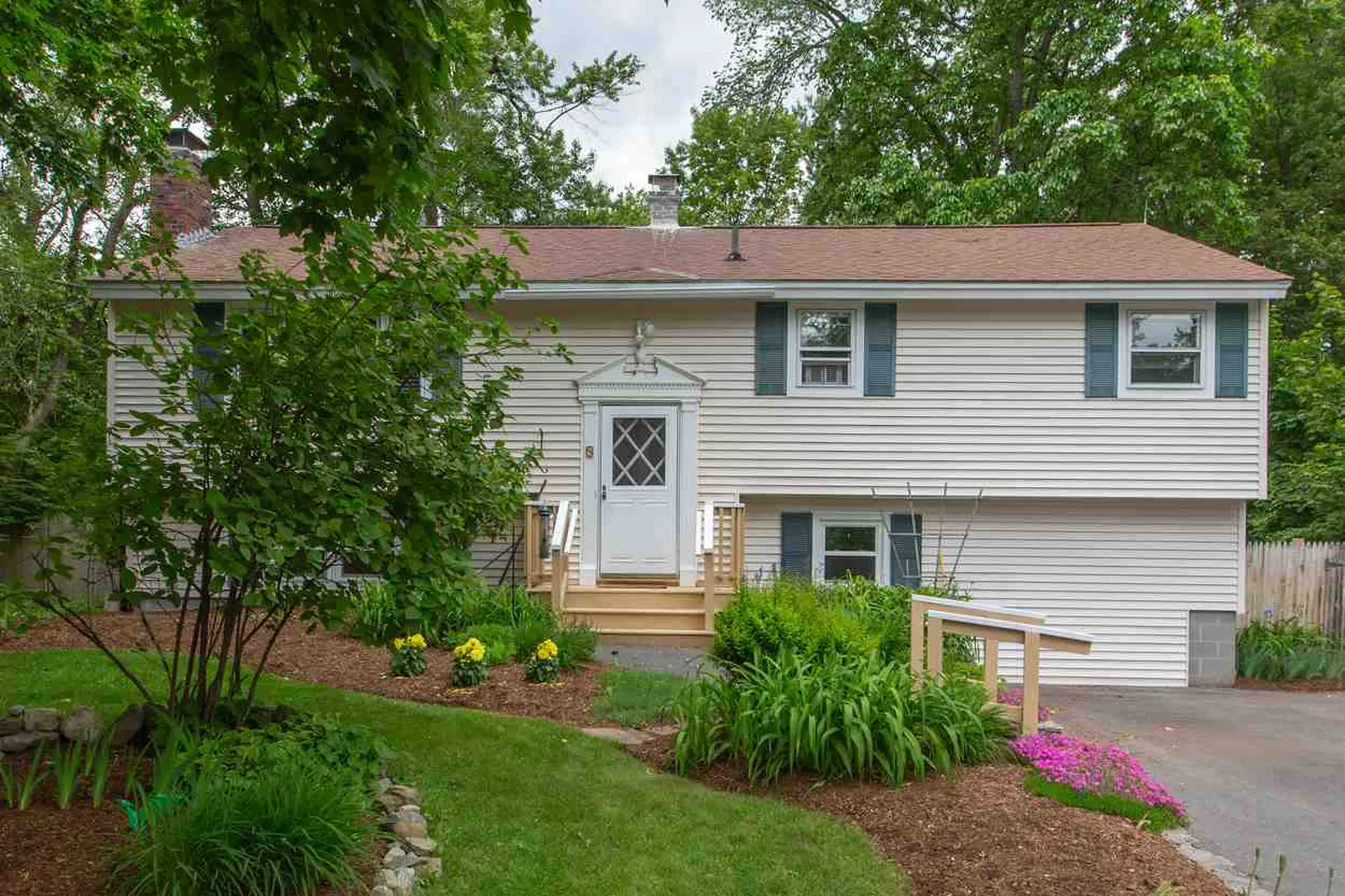 9 Ashwood Avenue Salem NH 03079