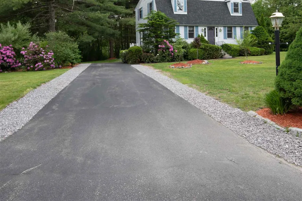 3 William Drive Londonderry NH 03053
