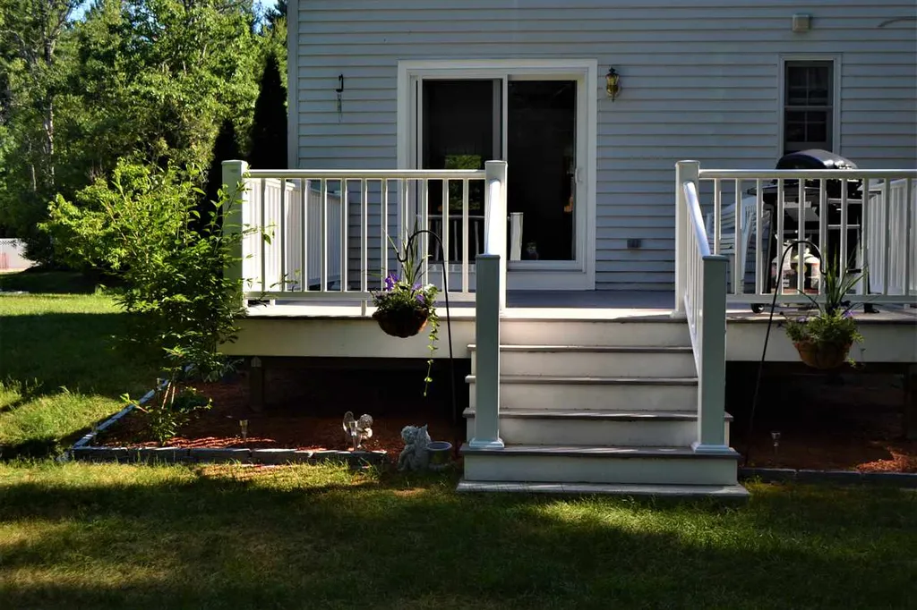 3 William Drive Londonderry NH 03053