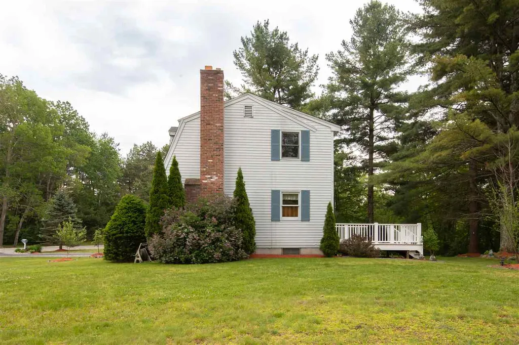 3 William Drive Londonderry NH 03053