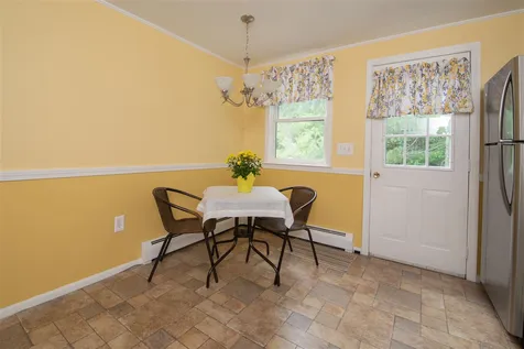 3 William Drive Londonderry NH 03053