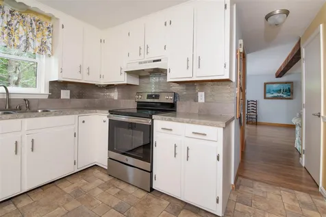 3 William Drive Londonderry NH 03053