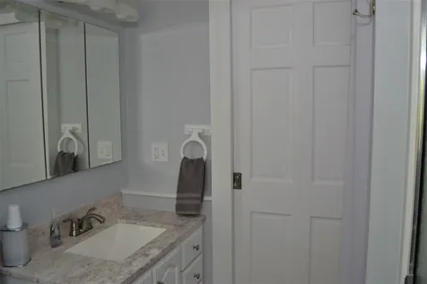 3 William Drive Londonderry NH 03053