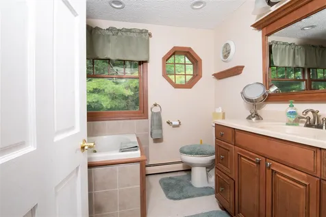 3 William Drive Londonderry NH 03053