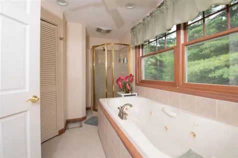 3 William Drive Londonderry NH 03053