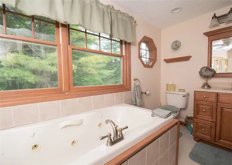 3 William Drive Londonderry NH 03053