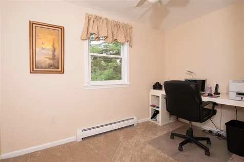 3 William Drive Londonderry NH 03053
