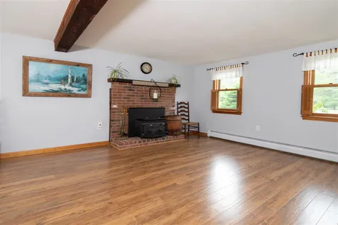 3 William Drive Londonderry NH 03053