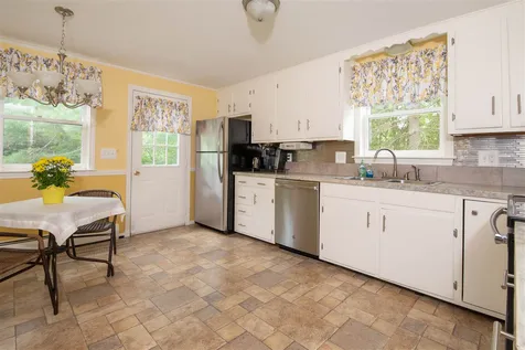 3 William Drive Londonderry NH 03053