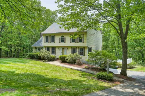 10 Mallard Lane Londonderry NH 03053
