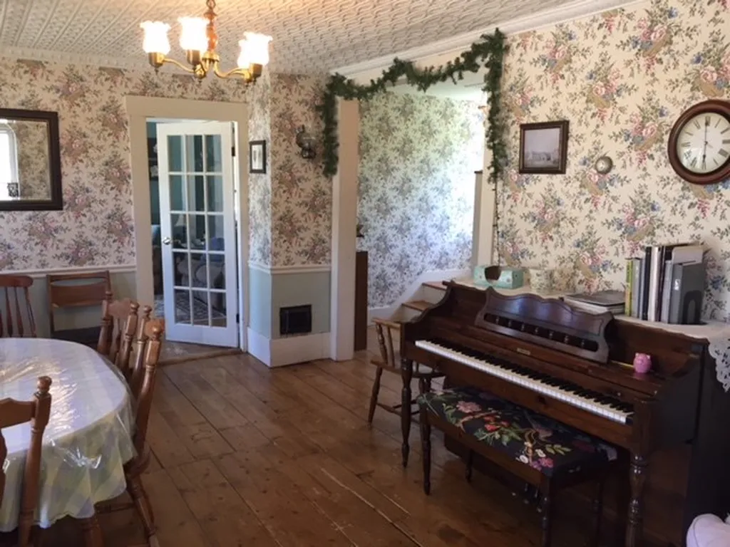 13 Riddle Hill Road Grafton NH 03240