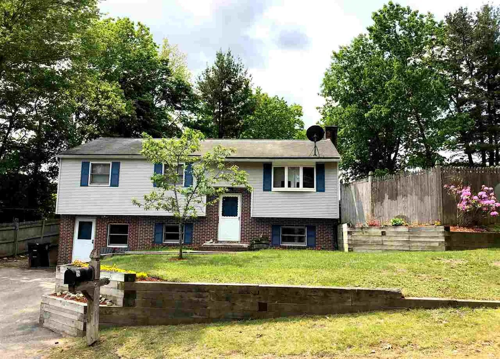 19 W Glenwood Street Nashua NH 03060