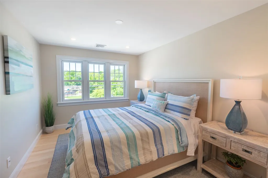 42 State Road Kittery ME 03904