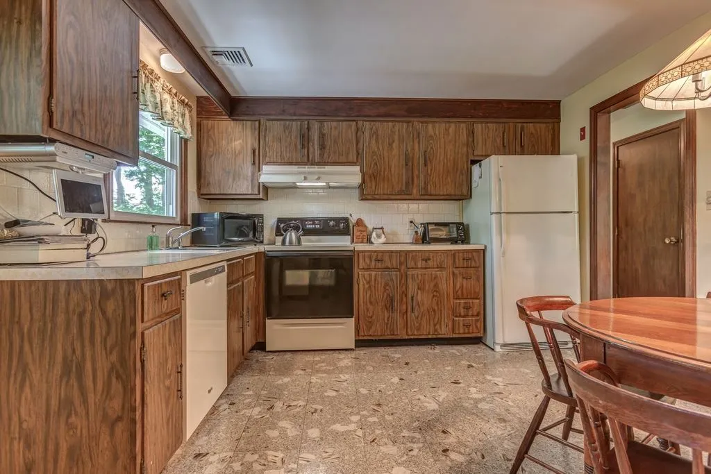 30 Lucille Avenue Salem NH 03079