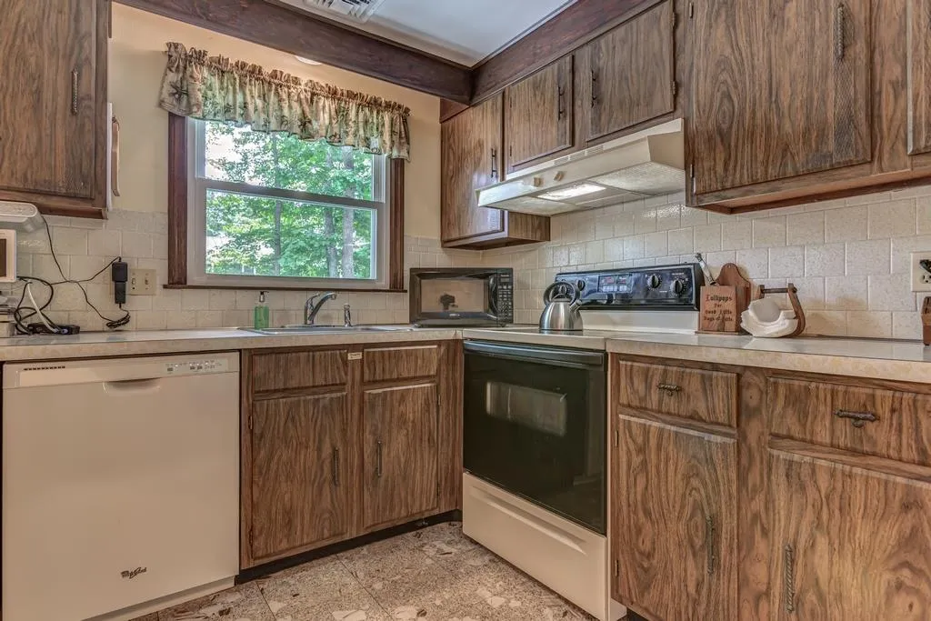 30 Lucille Avenue Salem NH 03079