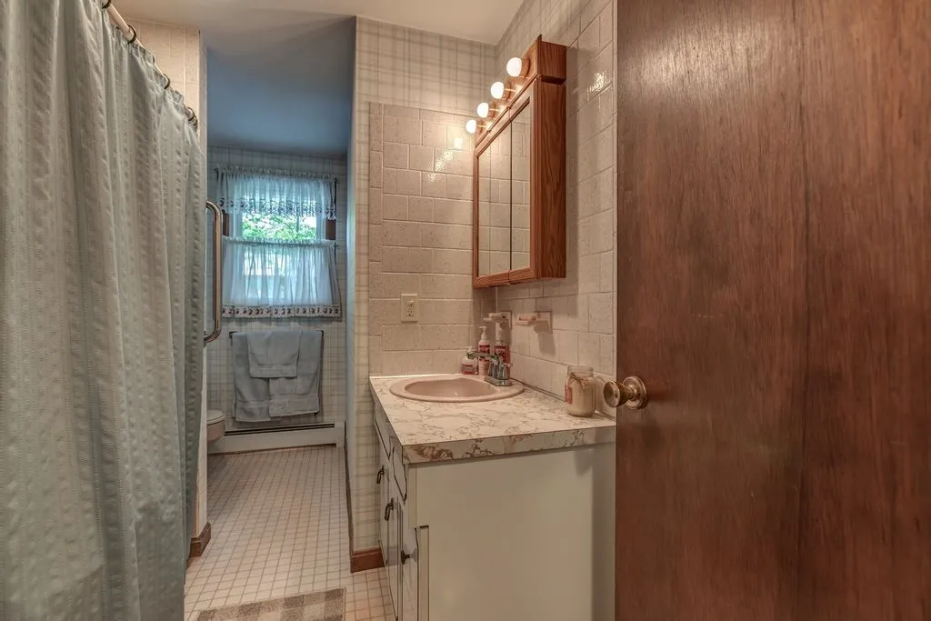 30 Lucille Avenue Salem NH 03079