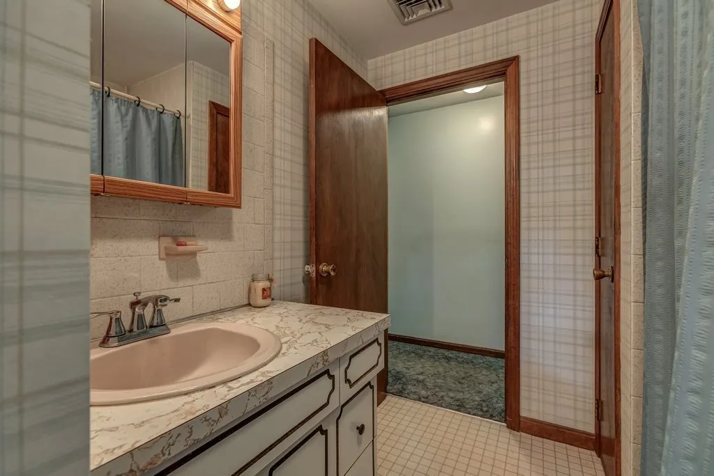 30 Lucille Avenue Salem NH 03079