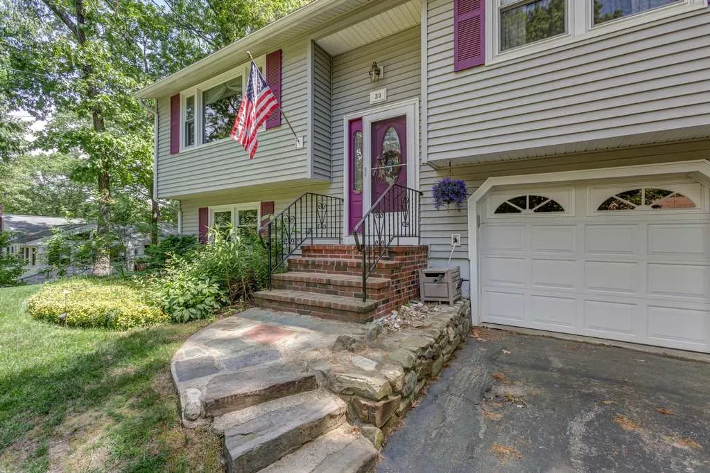 30 Lucille Avenue Salem NH 03079
