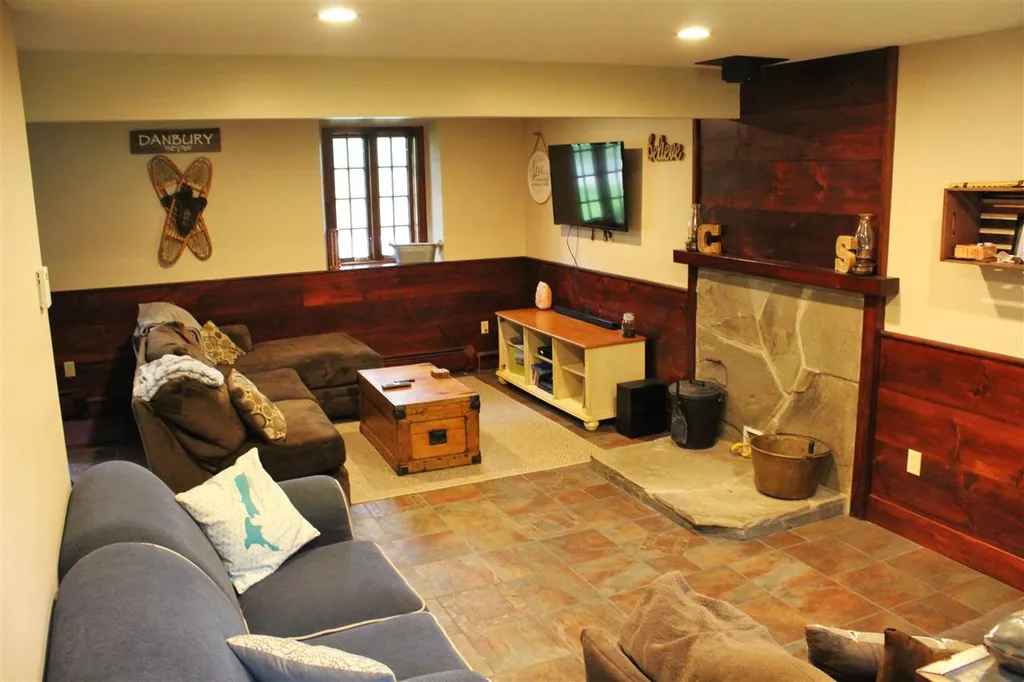 193 Ragged Mountain Road Danbury NH 03230