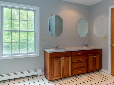 5 Radford Drive Lee NH 03861