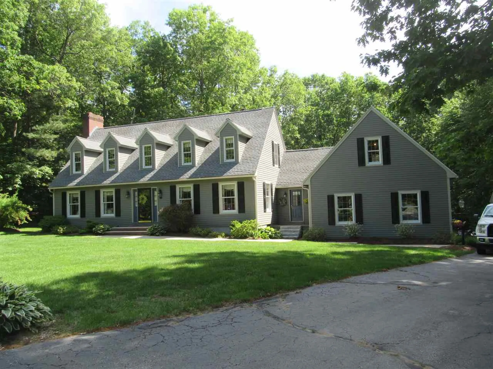 8 Cardinal Circle Londonderry NH 03053