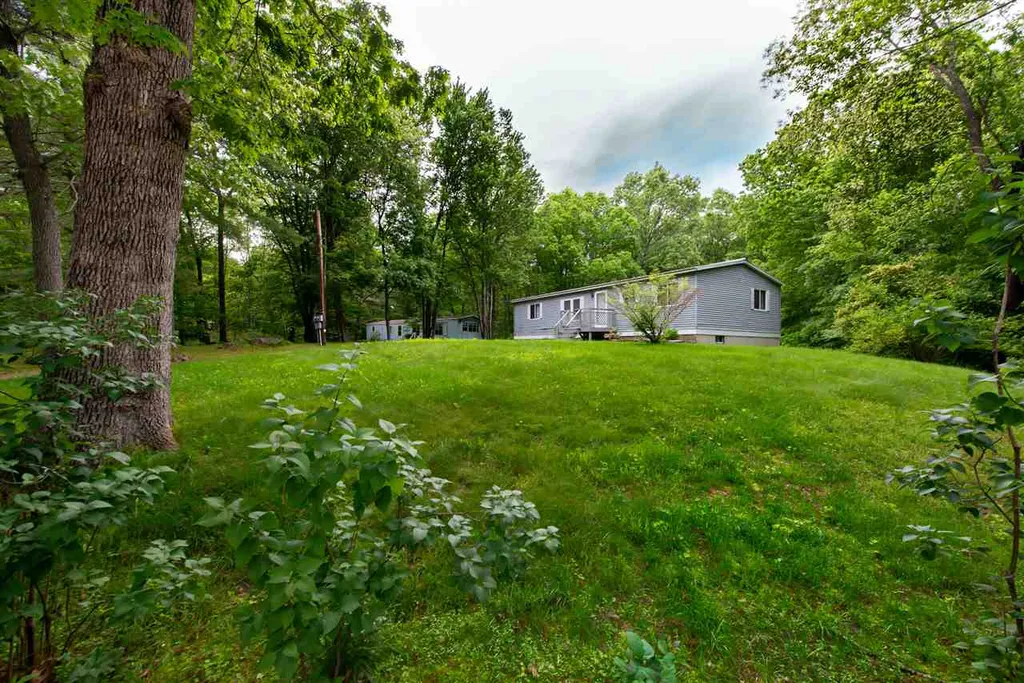 9 Spring Street Raymond NH 03077