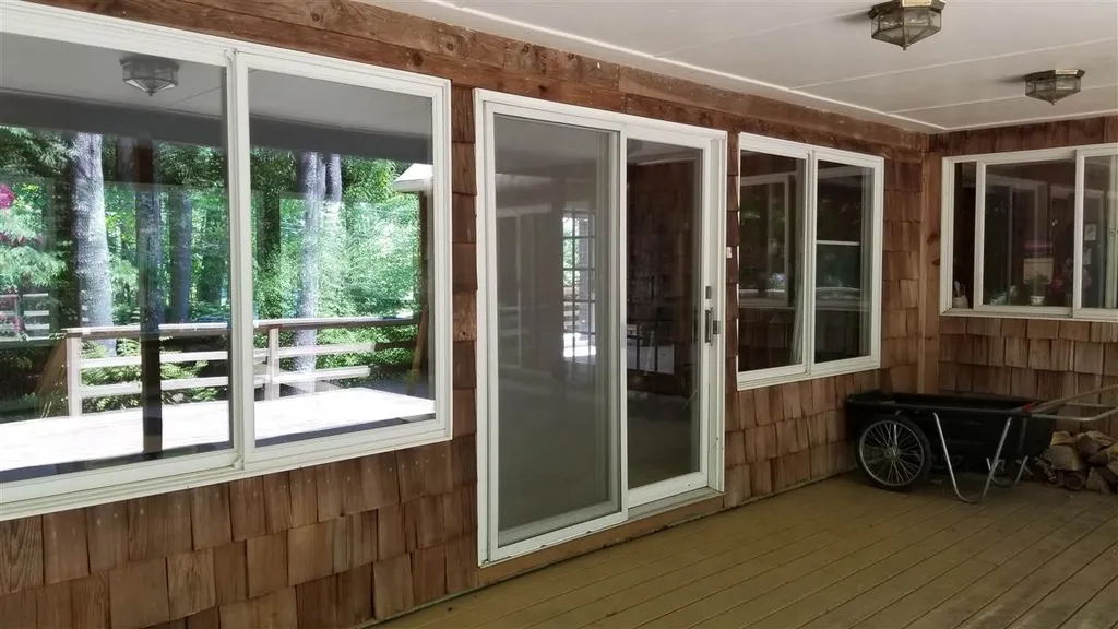 96 Lakeview Drive Weare NH 03281