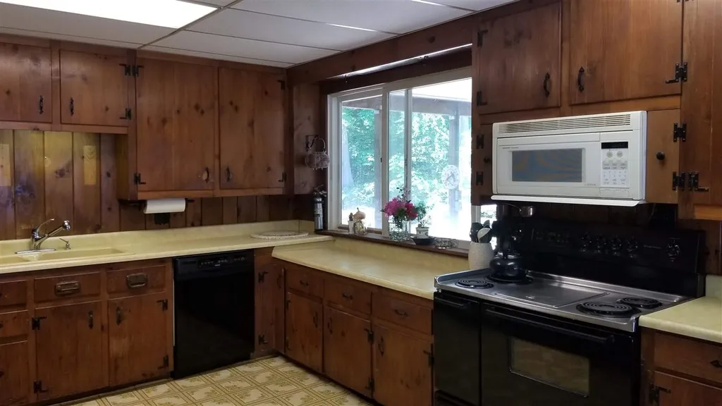 96 Lakeview Drive Weare NH 03281