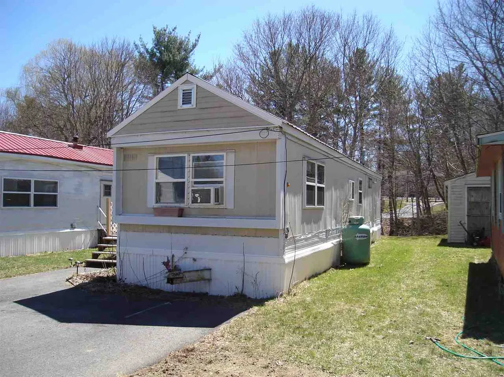 16 Railroad Street Newmarket NH 03857