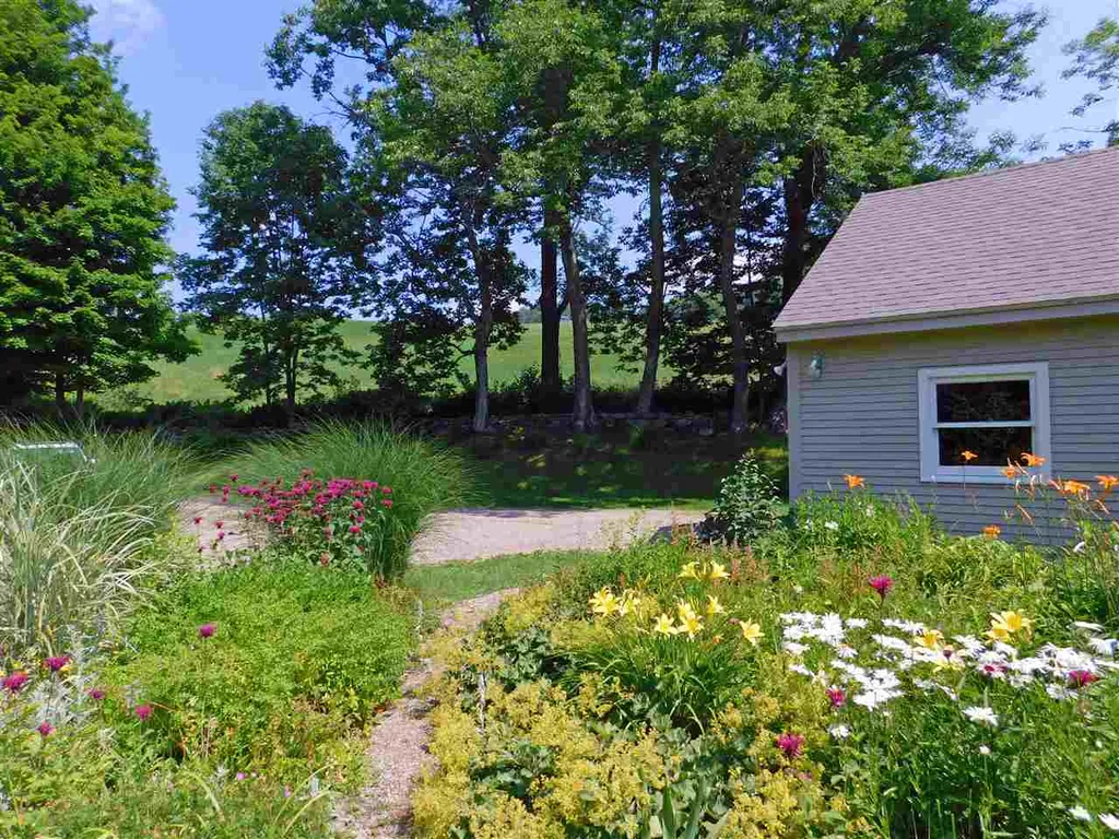 886 West Hill Road Warren VT 05674