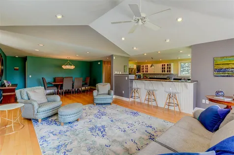 28 Foxcross Circle Concord NH 03301