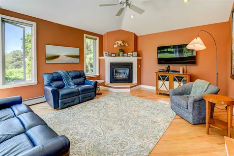28 Foxcross Circle Concord NH 03301