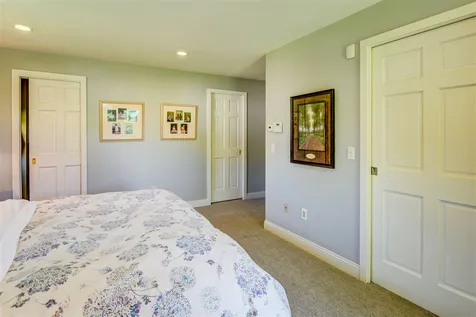 28 Foxcross Circle Concord NH 03301