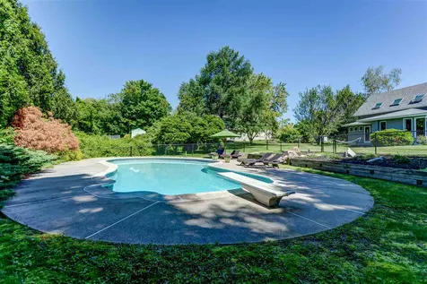 28 Foxcross Circle Concord NH 03301