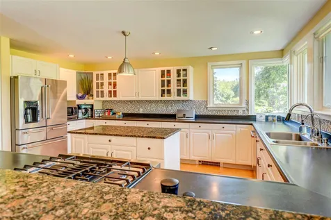 28 Foxcross Circle Concord NH 03301