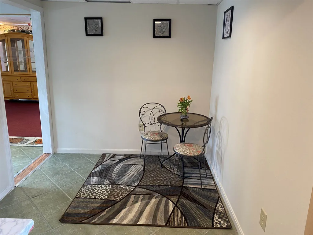 6 Kinsley Street Nashua NH 03060