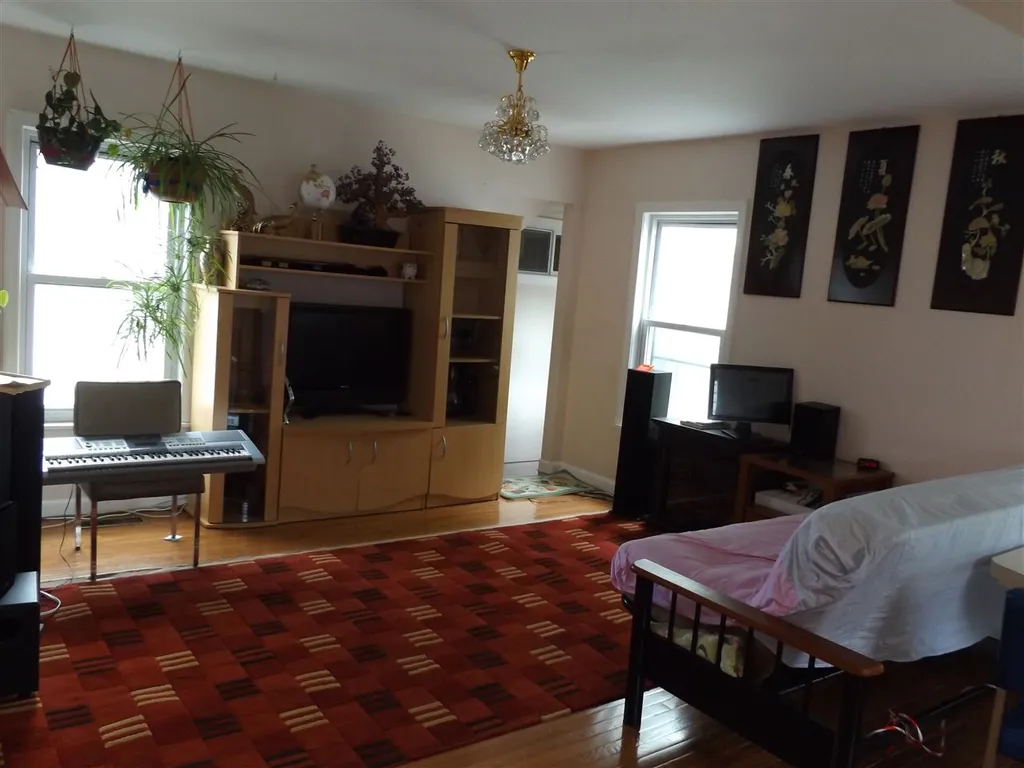 6 Kinsley Street Nashua NH 03060