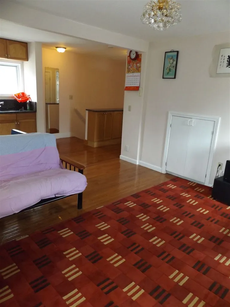 6 Kinsley Street Nashua NH 03060