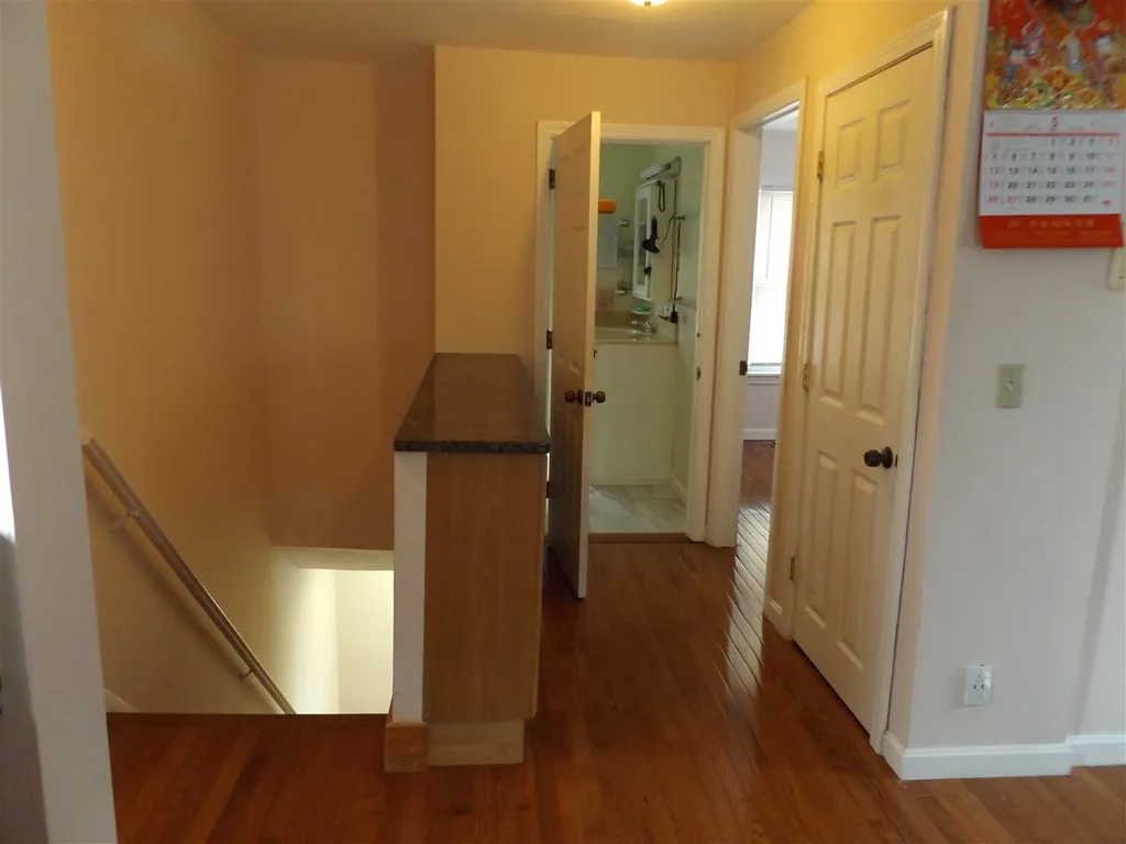 6 Kinsley Street Nashua NH 03060