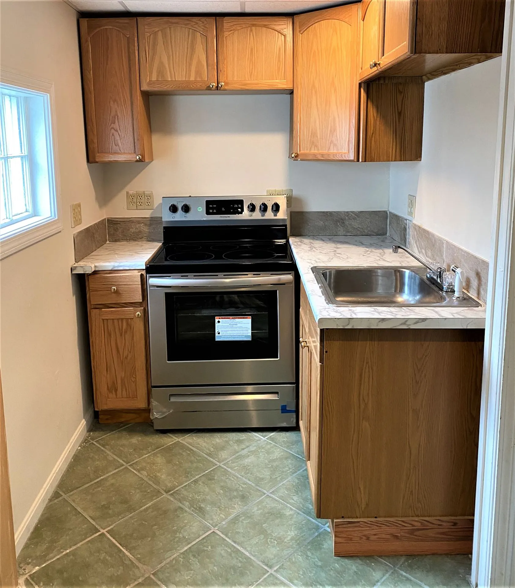 6 Kinsley Street Nashua NH 03060