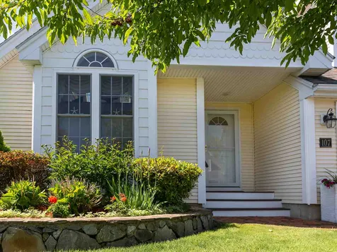 107 Hampton Meadow Hampton NH 03842