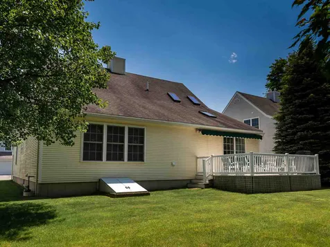 107 Hampton Meadow Hampton NH 03842