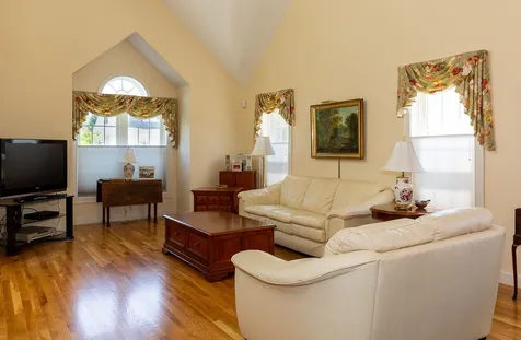 107 Hampton Meadow Hampton NH 03842